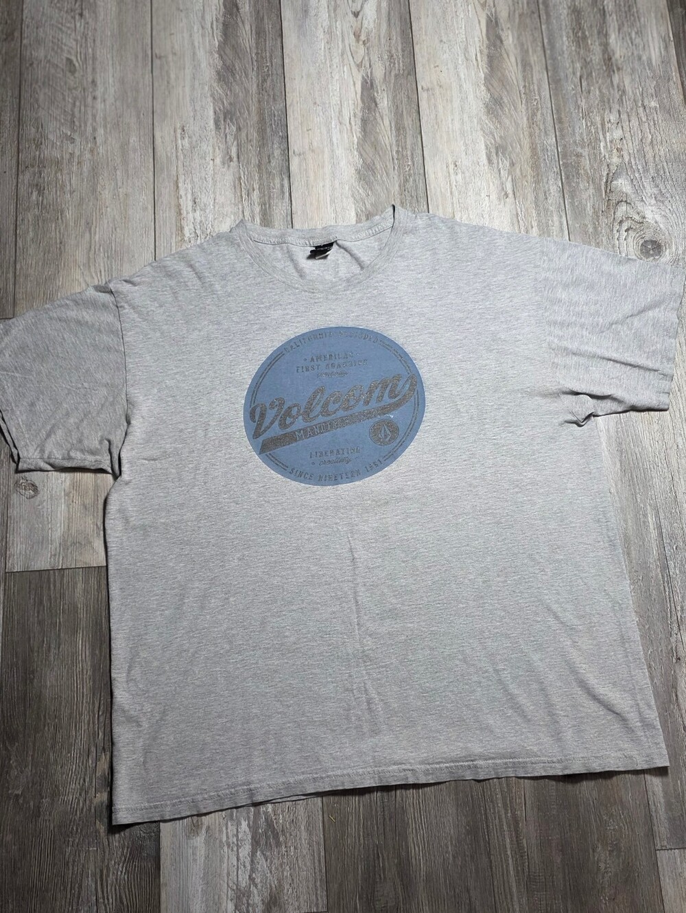 Volcom Men’s Vintage Y2K Round Logo Graphic Tee Shirt Sz XL